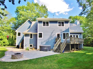 Beautiful Back Yard For Entertaining!