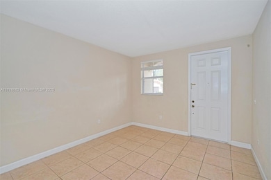 Den / Hallway