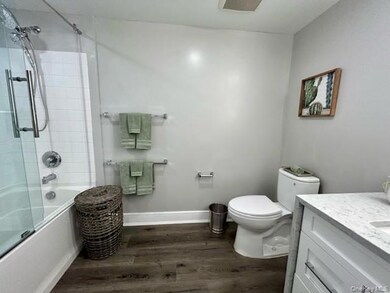 100 Glen St unit N2514, Glen Cove, NY 11542 - photo 6