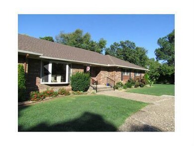 208 Western Hills Dr, Siloam Springs, AR 72761 - photo 2