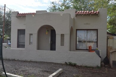 2709 E Willetta - House