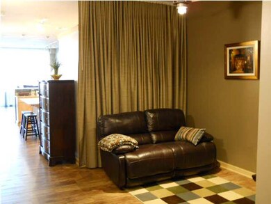 Flex room that can double as a second bedroom