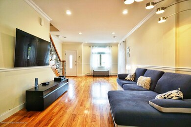 (7) Living Room