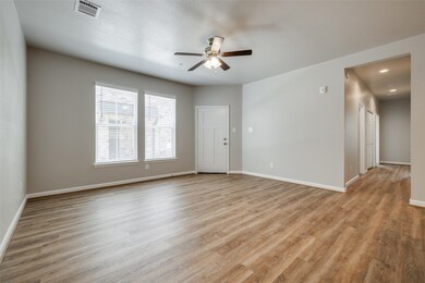 139 Park Place Cir unit B, Waller, TX 77484 - photo 4