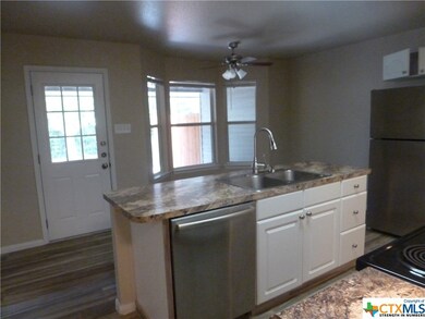 423 Buttercup Ln unit 423, New Braunfels, TX 78130 - photo 3