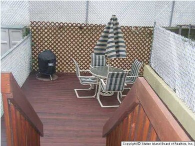 220 Skyline Dr, Staten Island, NY 10304 - photo 6