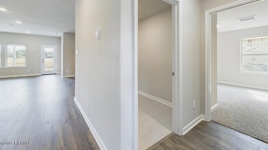 102 Lake Oak Dr, Lafayette, LA 70507 - photo 2