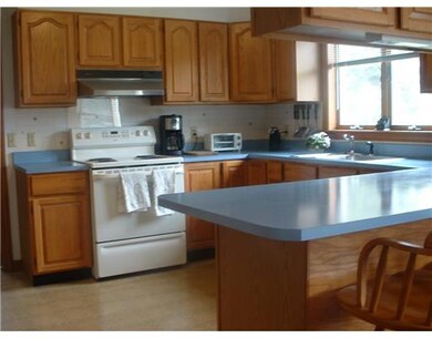 19 Glenwood Cir, Wakefield, RI 02879 - photo 4