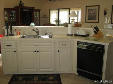 LARGE KITCHEN