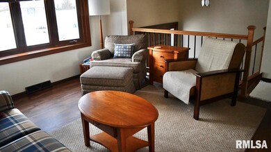 4136 Fillmore Ln, Davenport, IA 52806 - photo 3