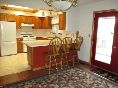 Dining to Kitchen
