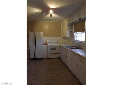 1004 Brooklyn Avenue Extension, Ramseur, NC 27316 - photo 4