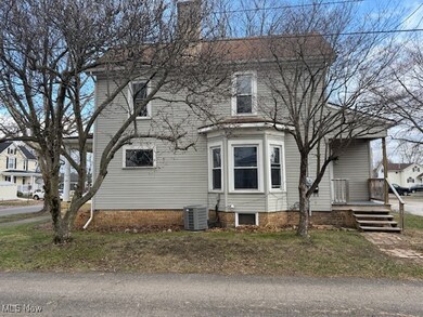 214 W 7th St, Uhrichsville, OH 44683 - photo 3