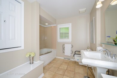 48 Bluebird Ln, Naperville, IL 60565 - photo 2