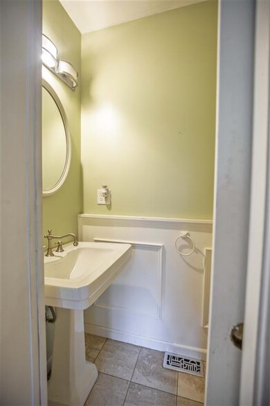 33 Dow Ln, Center Barnstead, NH 03225 - photo 4