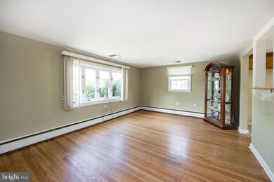 735 Willow St, Lansdale, PA 19446 - photo 3