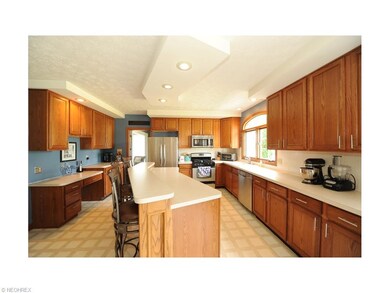 Open wide Kitchen W/Tons Of Space!