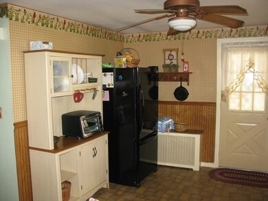 58 Circuit Ave N, Worcester, MA 01603 - photo 5