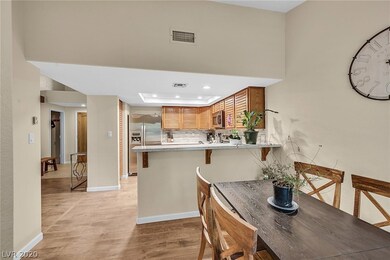 7203 Mission Hills Dr Las Vegas, NV 89113-Spanish