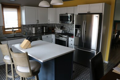 18048 Poplar Ln, Country Club Hills, IL 60478 - photo 3