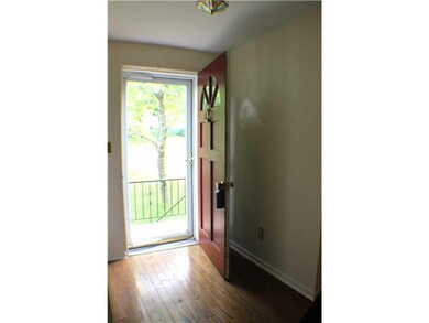 Entry/Foyer.