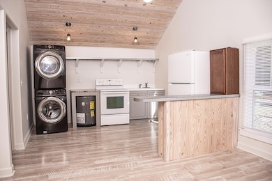 452 N Spring St, Crestview, FL 32536 - photo 4