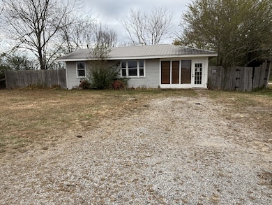 1025 Smith Ave, Hohenwald, TN 38462 - photo 2