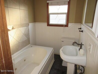 561-725205-bath 1