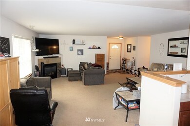 912 Daffodil Ave NE, Orting, WA 98360 - photo 2