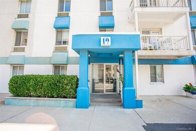 20 Franklin Blvd unit 211, Long Beach, NY 11561 - photo 3