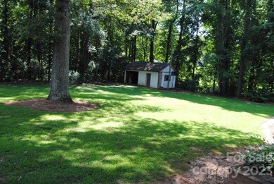 225 W Debbie Ln, Statesville, NC 28625 - photo 5