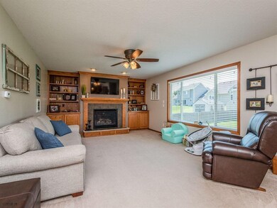 1519 Maple Dr, Adel, IA 50003 - photo 3