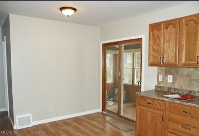 1930 Seneca Rd, Euclid, OH 44117 - photo 5