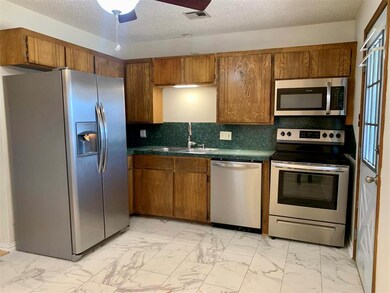 102 E B Ave, Cache, OK 73527 - photo 5