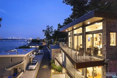 32 Shore Rd, Edgewater, NJ 07020 - photo 2