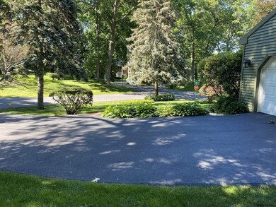 39 Folmsbee Dr, Albany, NY 12204 - photo 3