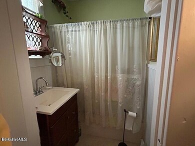 31 Dover St, North Adams, MA 01247 - photo 4