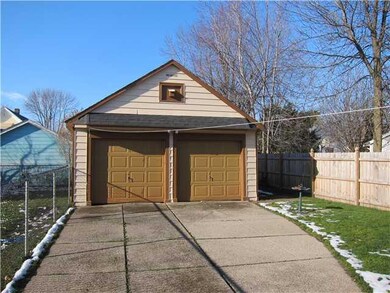 Parking Lot/Garage great 2 car garage plenty of st