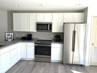 Spacious Kitchen w/ tons of storage...
