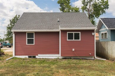 103 15th St NW, Cedar Rapids, IA 52405 - photo 3