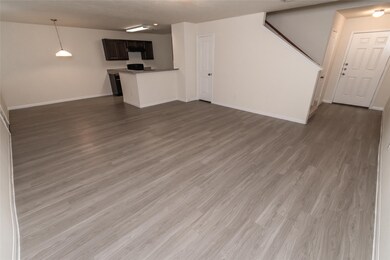 10927 Myrtle Oak St, Houston, TX 77016 - photo 3