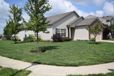 2564 Monarchy Ln, Greenwood, IN 46143 - photo 2