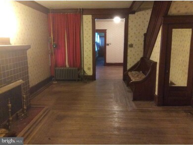 1052 Perry St, Reading, PA 19604 - photo 7