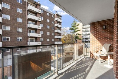 30 Stearns Rd unit 302, Brookline, MA 02446 - photo 4