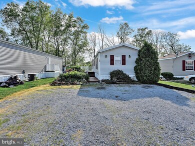 188 Amber Cir, New Holland, PA 17557 - photo 2