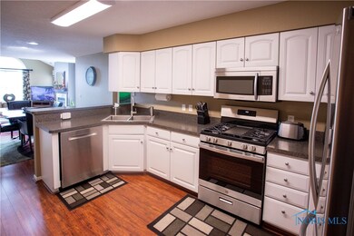 Kitchen with Appliances !