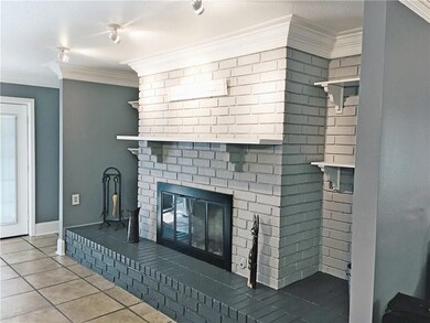 Gas fireplace
