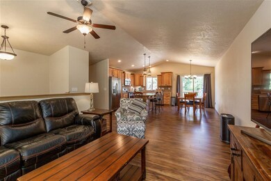 709 Canterbury Ln, Colbert, WA 99005 - photo 3