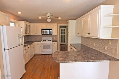 Kitchen (008)