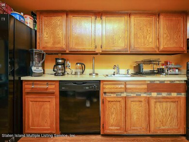 73 Gardenia Ln unit A, Staten Island, NY 10314 - photo 3